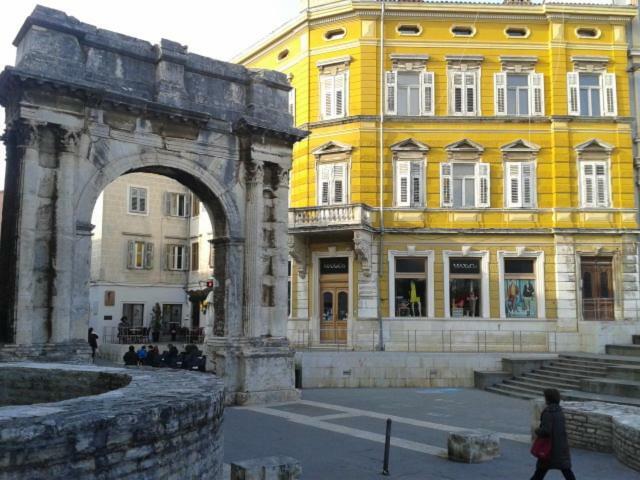 Royal Apartment Pula Exterior photo